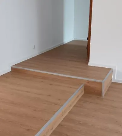 Buergerhaus アパート ツェルティンゲン・ラハティグ